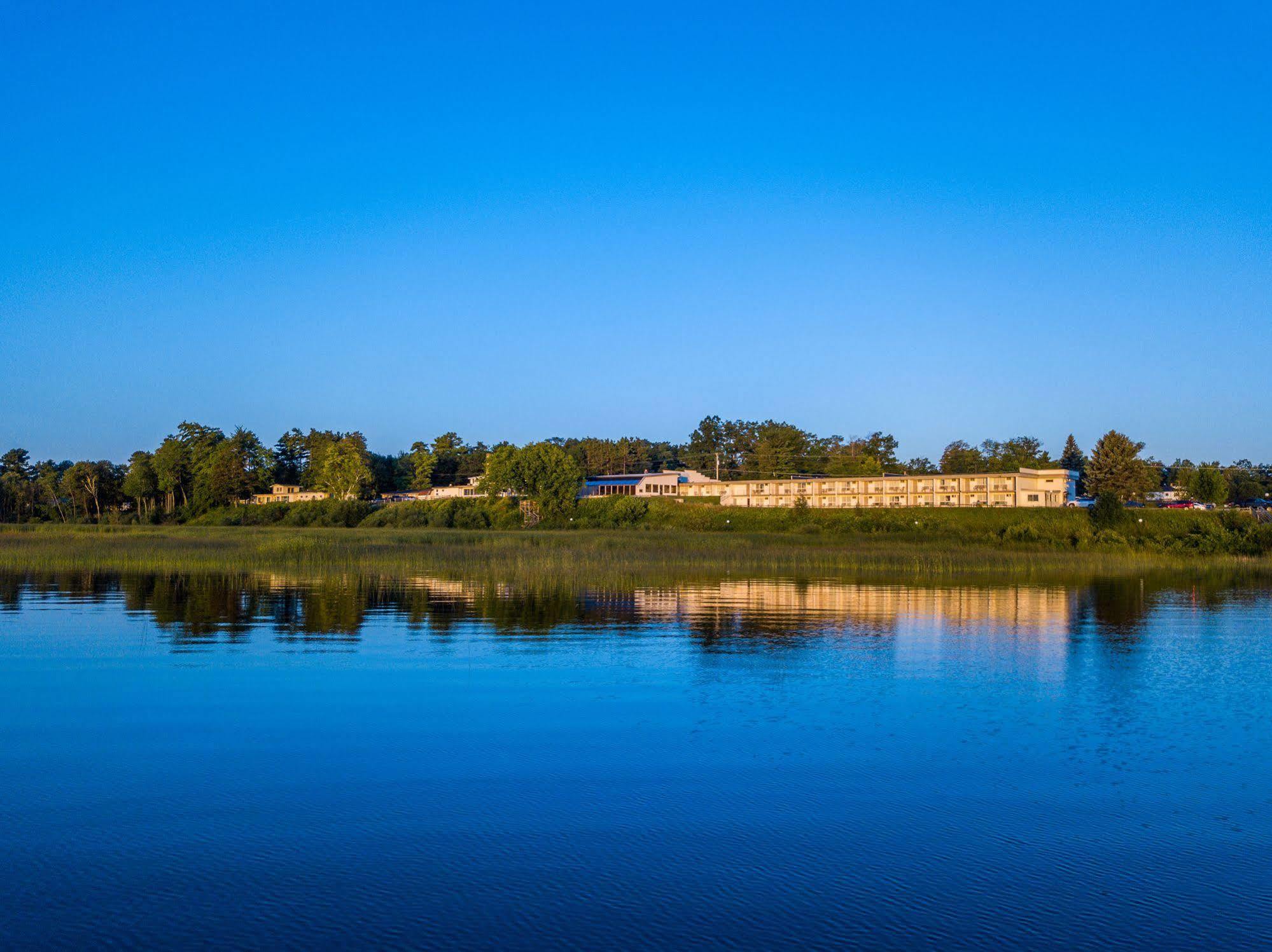 Terrace Bay Hotel - Lakefront Escanaba Eksteriør billede